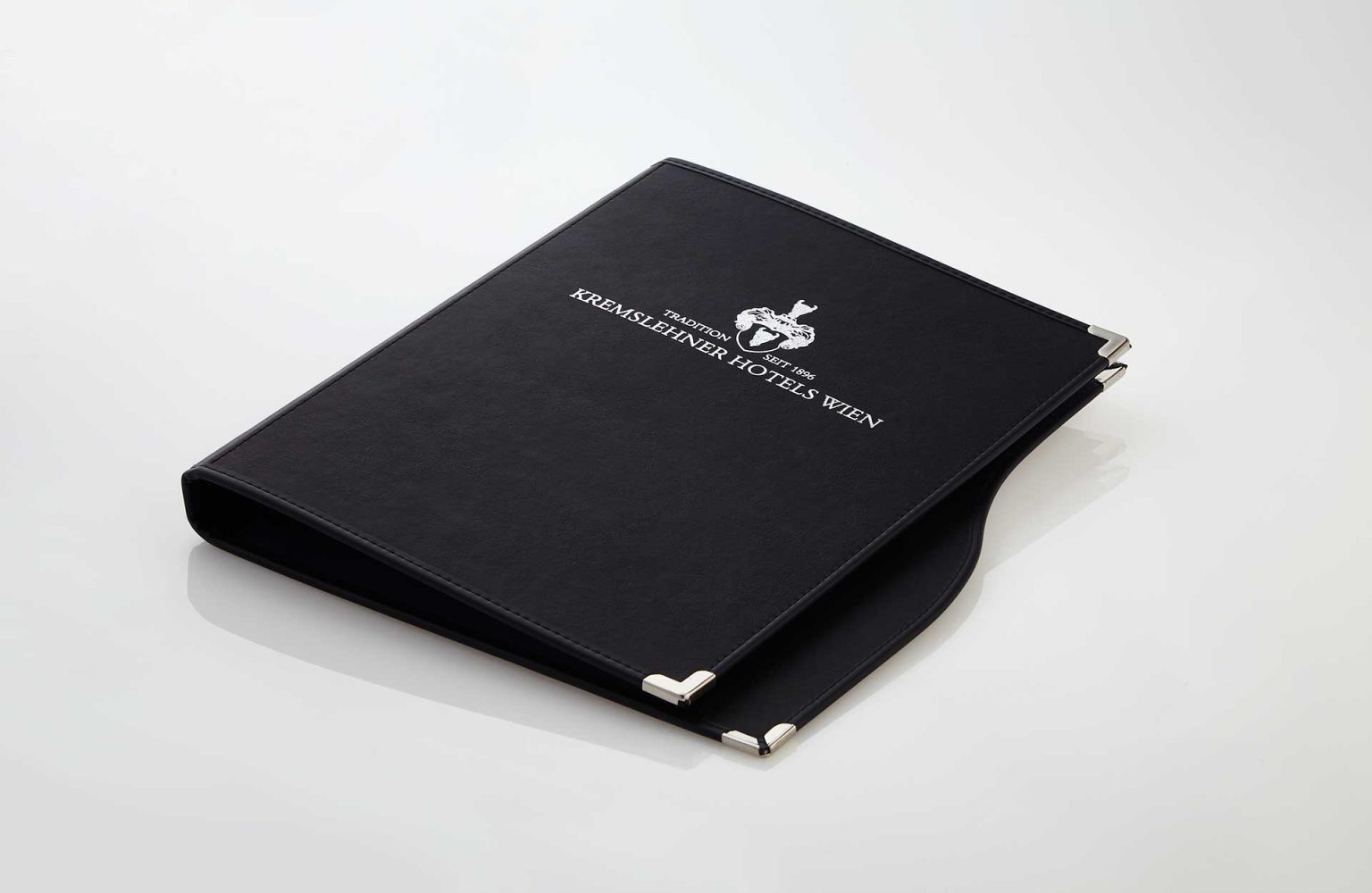 Speisekarte_Menu_Modell_Zimmermappe_Windsor_MG_9120.jpg
