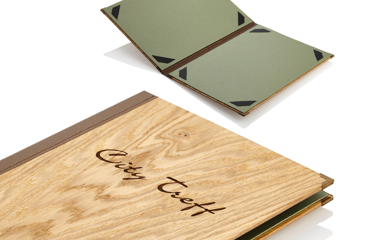 Speisekarte aus Holz, mit Laserbranding