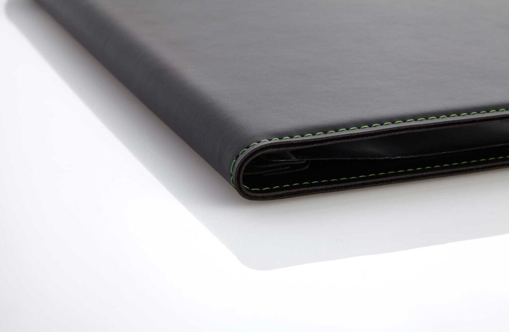 Foam leather menu in black with a screw -in inside