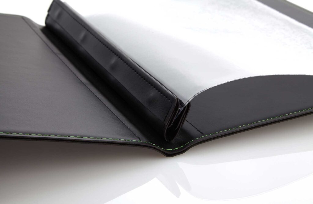 Foam leather menu in black with a screw -in inside