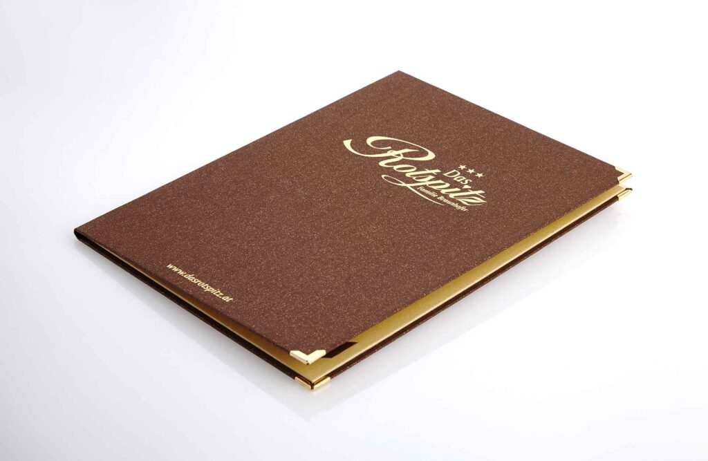 SpeisekarteausBuchbinderleineninBraunmitGlitzer Oberfläche