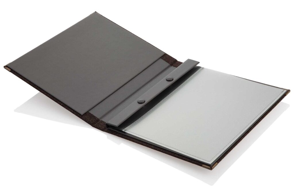 Gastrotopcard_Speisekarten_Finesso_Druckknopfleiste_Loden_MG_3921