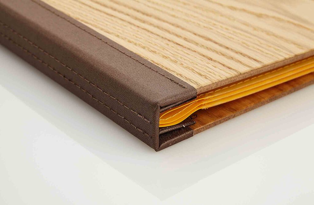 Gastrotopcard Speisekarten Finesso Druckknopfleiste aus Holz