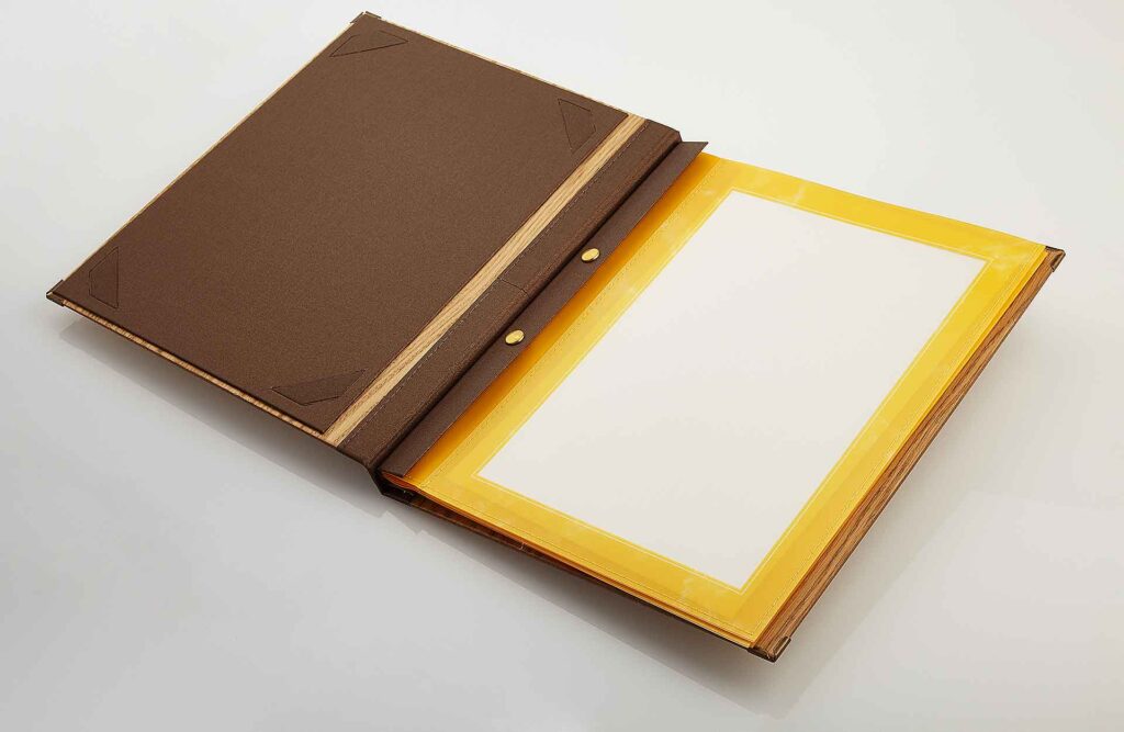 Gastrotopcard Speisekarten Finesso Druckknopfleiste aus Holz