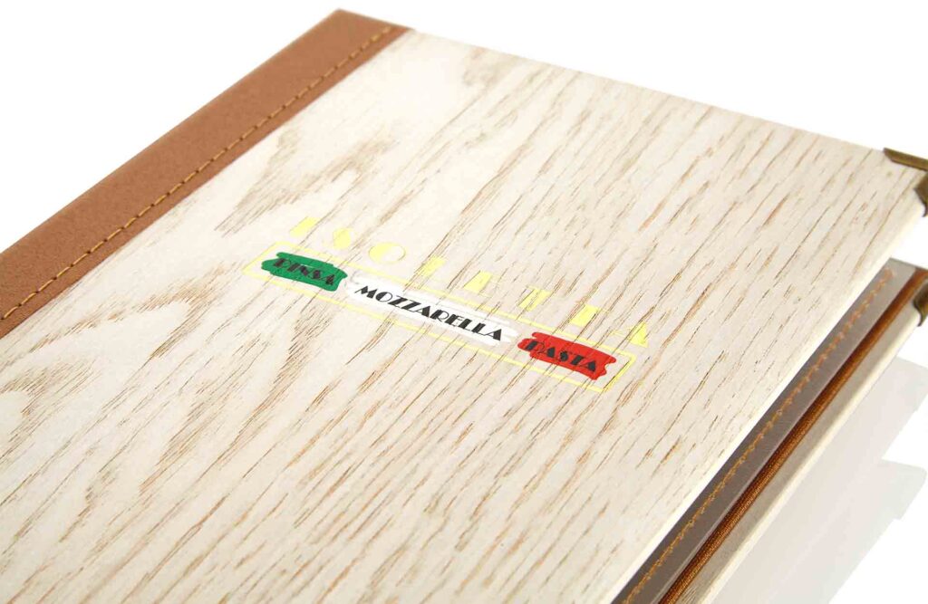 Speisekarte aus Holz in Weiß mit Rücken und Druckknopfleiste aus Medici in Braun