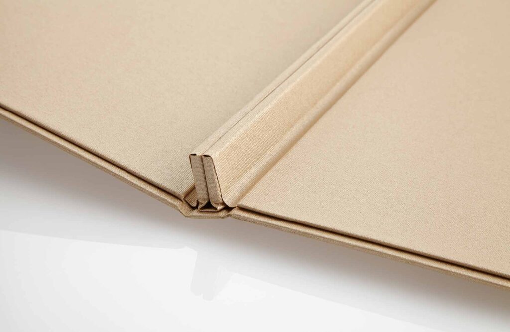 Speisekarte aus Medici in Beige mit Magnetleiste innen