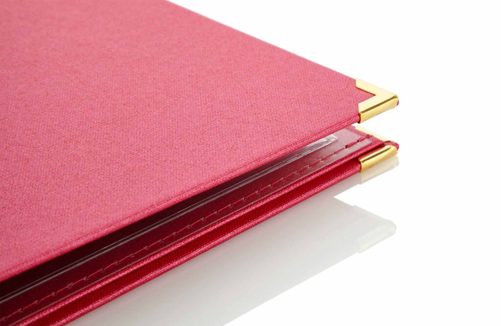 Speisekarte aus Medici in Pink mit Schraubleiste innen