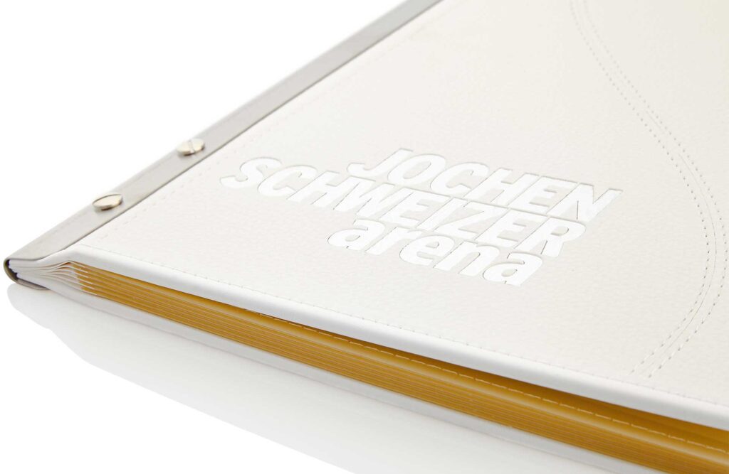 Weiße Speisekarte aus Designleder mit Wellenstanzung