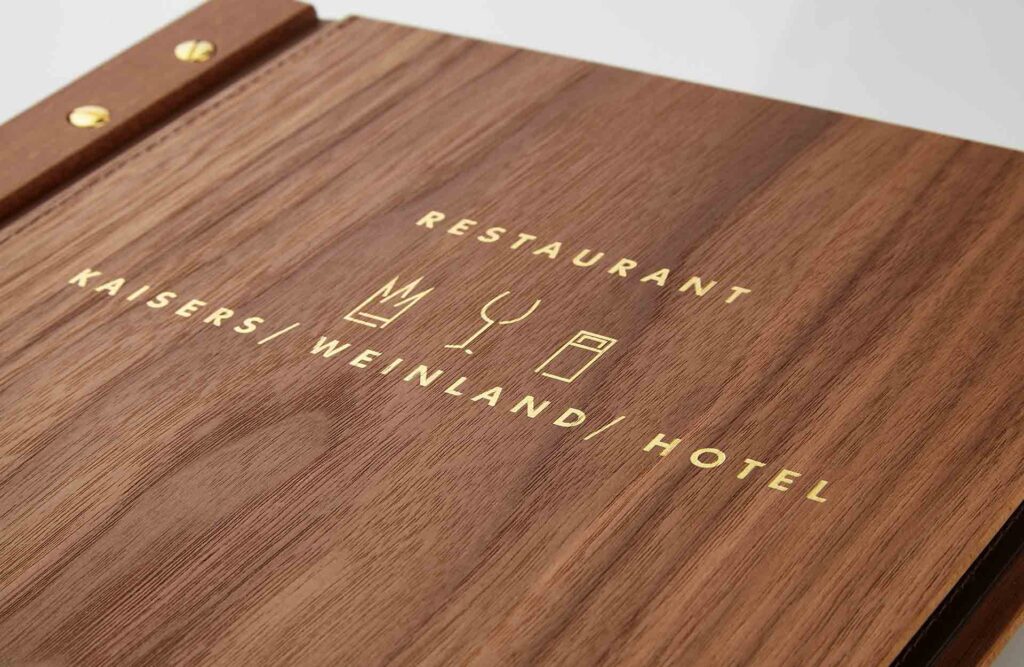 Gastrotopcard Speisekarte Jubilar Woody Woodstock Nussholz