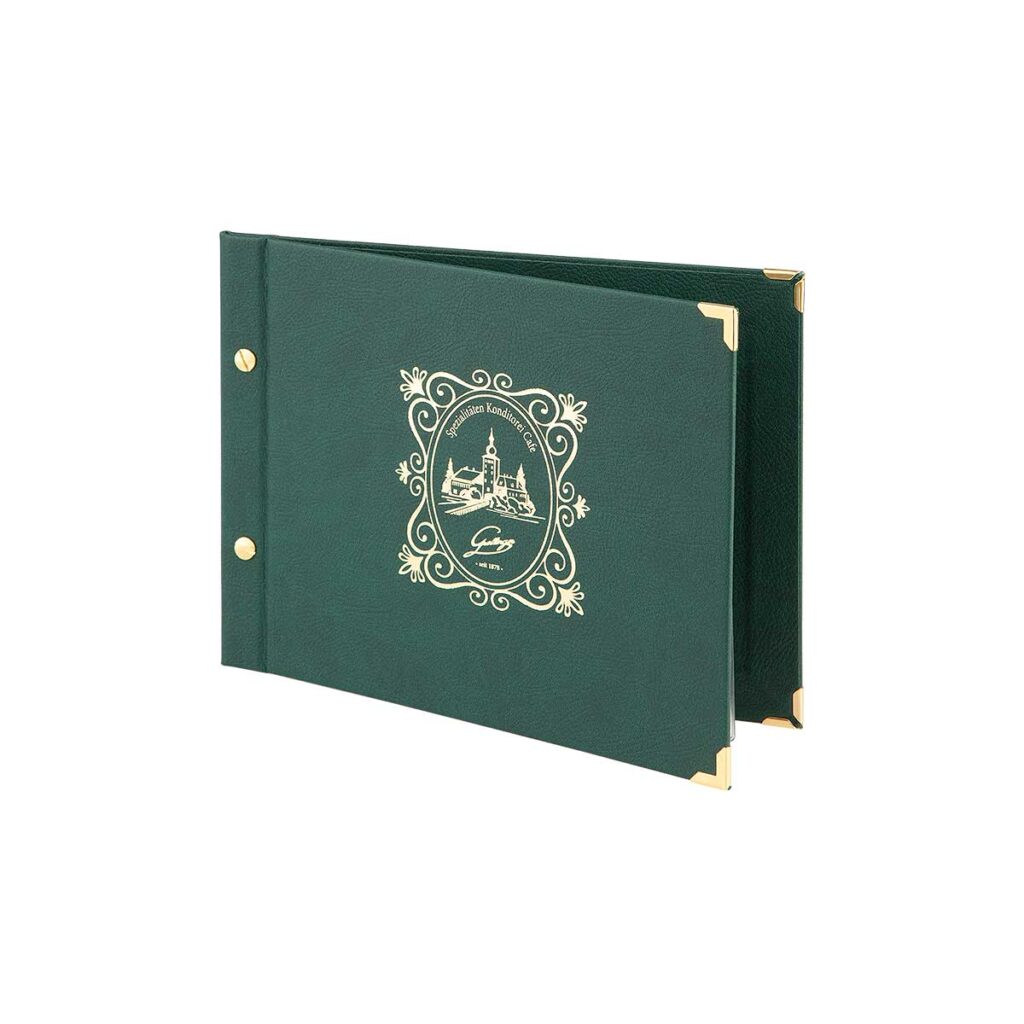 Speisekarte aus Weichleder in Grün mit goldener Logoprägung