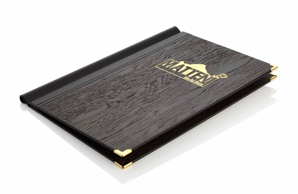 Speisekarte aus Holz in Schwarz mit Klemmrücken aus Medici in Schwarz