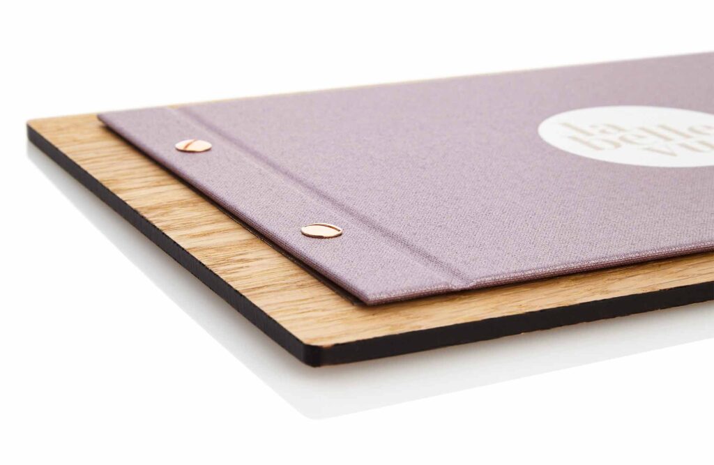 Selectla planche en bois avec des couvercles en lin à bookbinder en lilas
