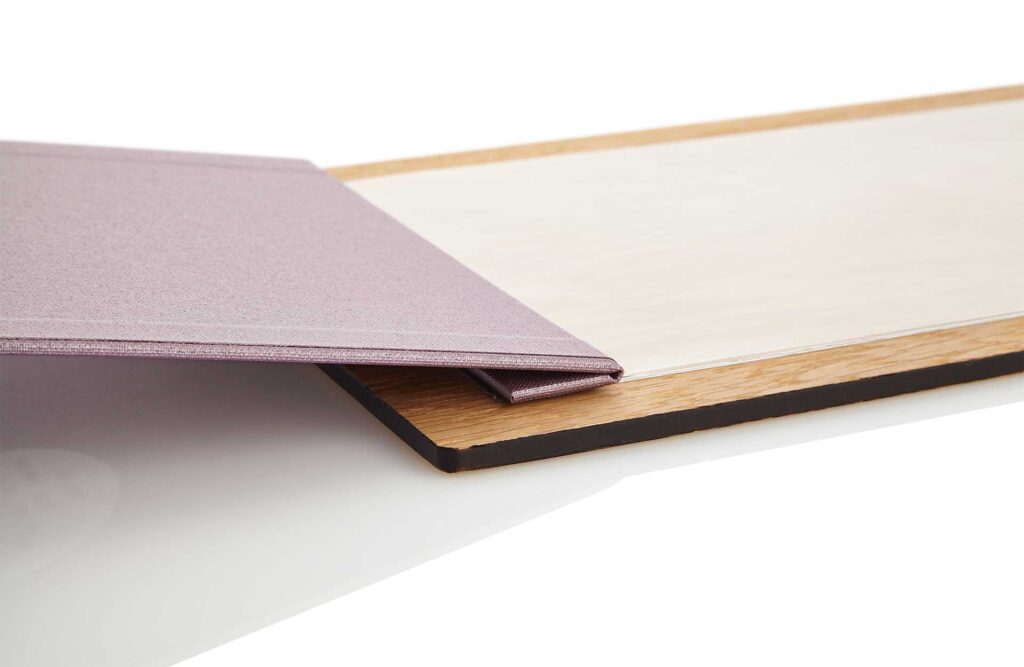 Selectla planche en bois avec des couvercles en lin à bookbinder en lilas
