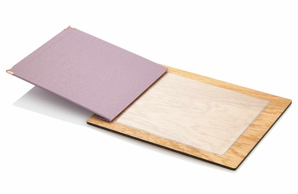 Selectla planche en bois avec des couvercles en lin à bookbinder en lilas