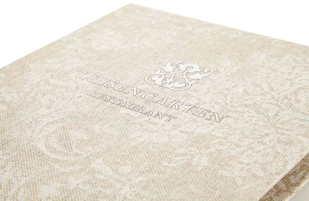 Speisekarte aus Lino mit Buchbindung und Einschubseiten aus Buchbinderleinen