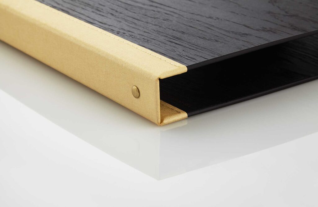Gastrotopcard Zimmermappe Royal Woody Eiche in schwarz