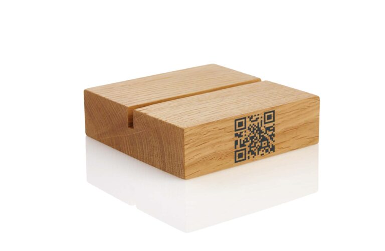 Gastrotopcard_Zubehoer_Titelbild_Holzsockel_A_Eiche_natur_MG_7628.jpg