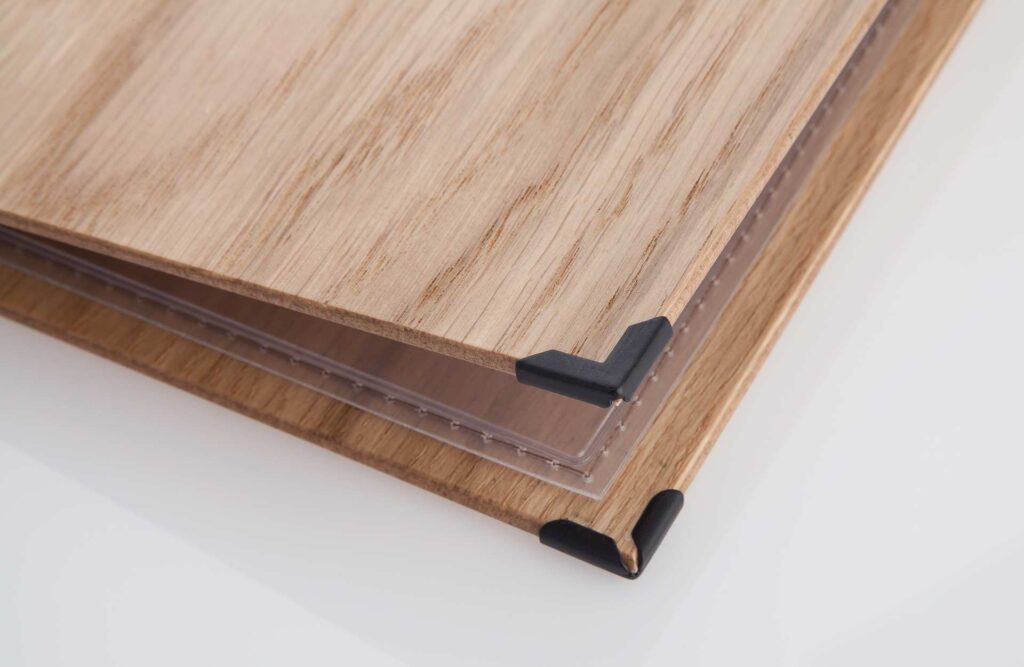 Speisekarte aus Holz von Gastrotopcard