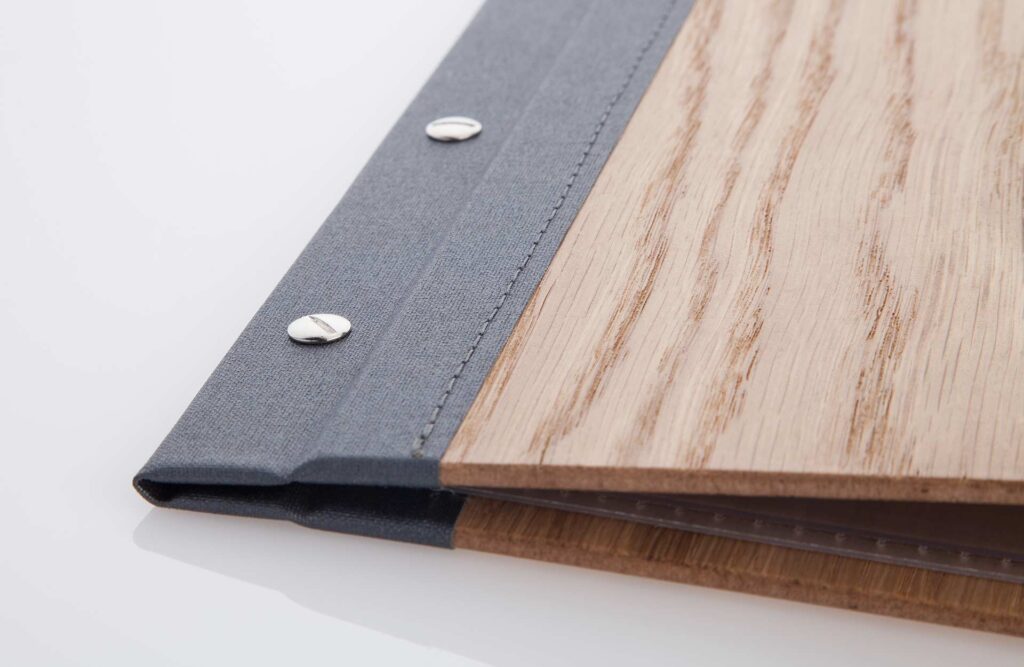 Speisekarte aus Holz von Gastrotopcard