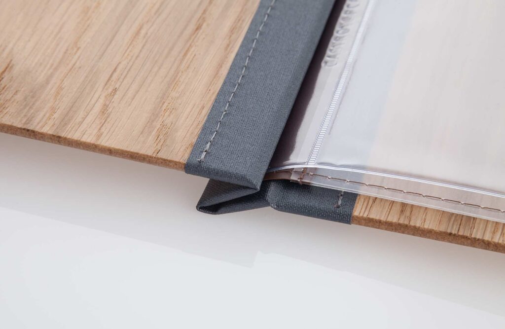 Speisekarte aus Holz von Gastrotopcard
