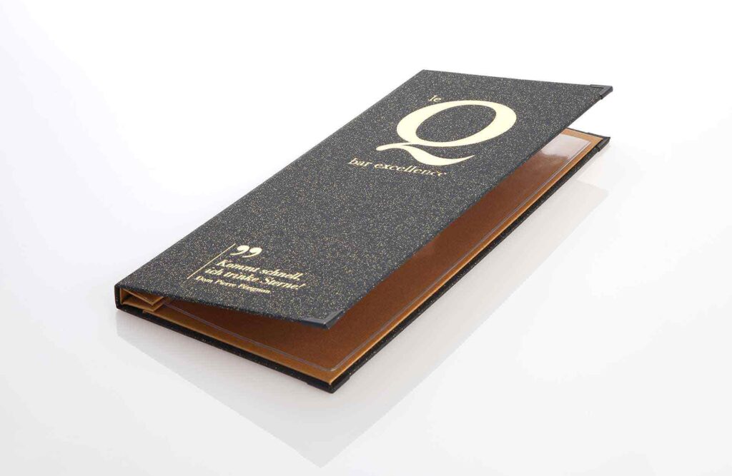 Speisekarte aus Medici Magic Schwarz mit UV Druck in schmal
