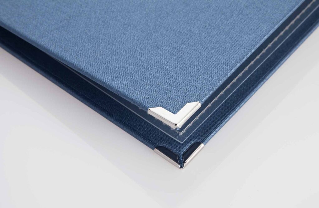 Speisekarte Modell Select in blauem Medici von Gastrotopcard