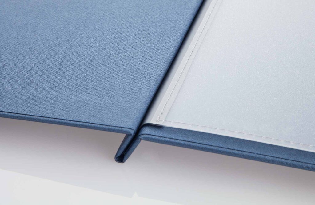 Speisekarte Modell Select in blauem Medici von Gastrotopcard