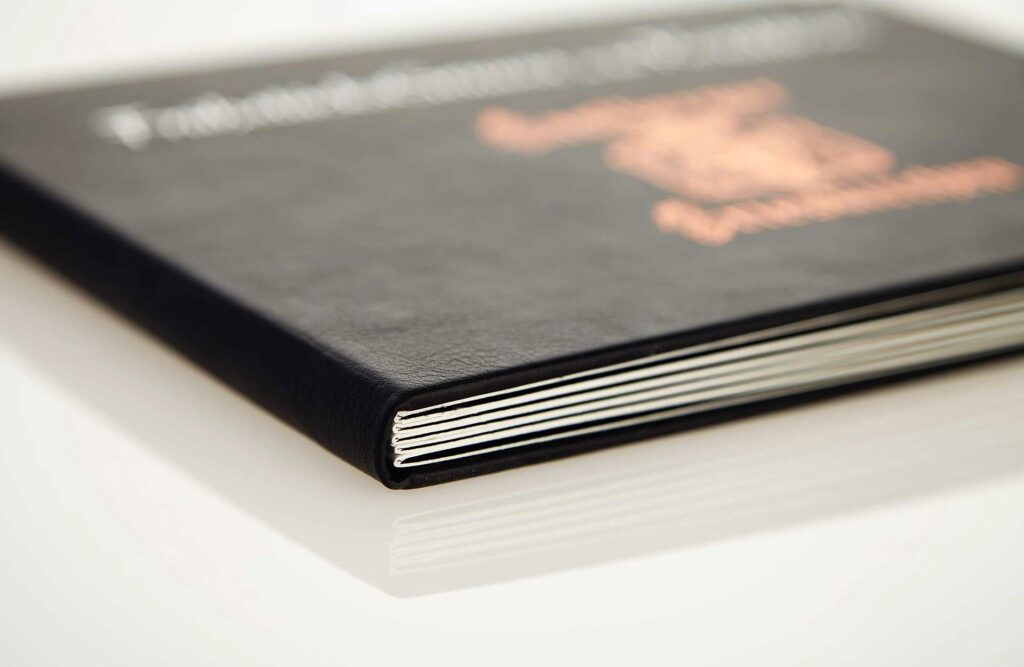 Speisekarte mit Buchbindung mit Kartonpassepartouts