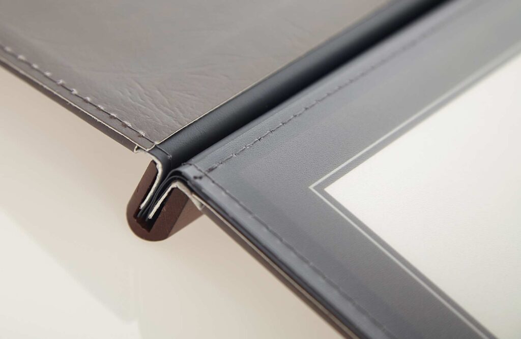 Speisekarte Printkarte aus Medici mit Holzschiene mit Folien