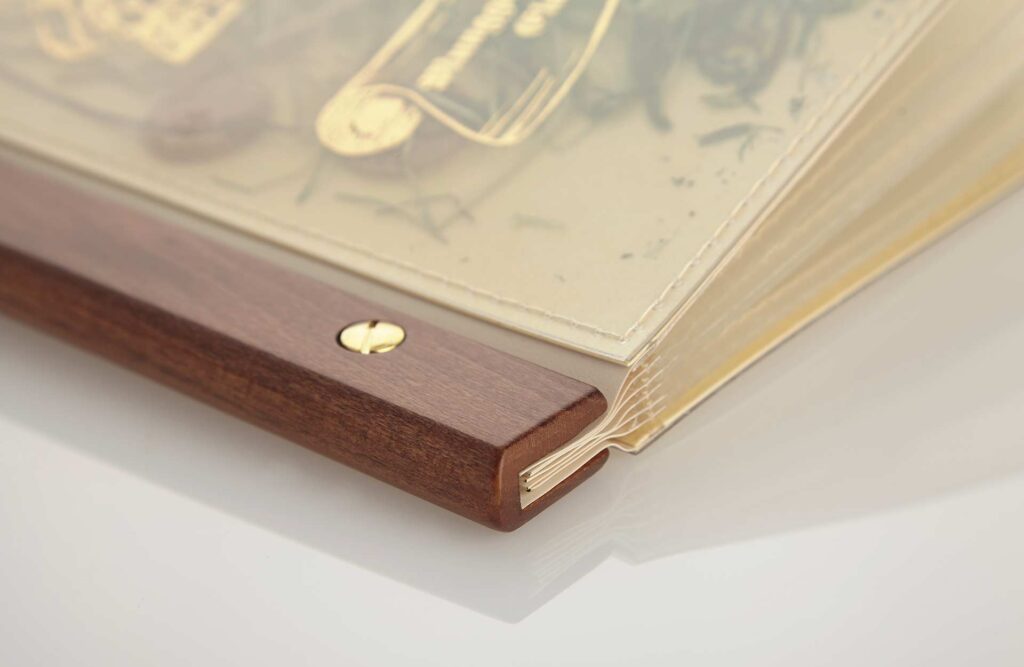 Menual cards with a wooden rail with hay