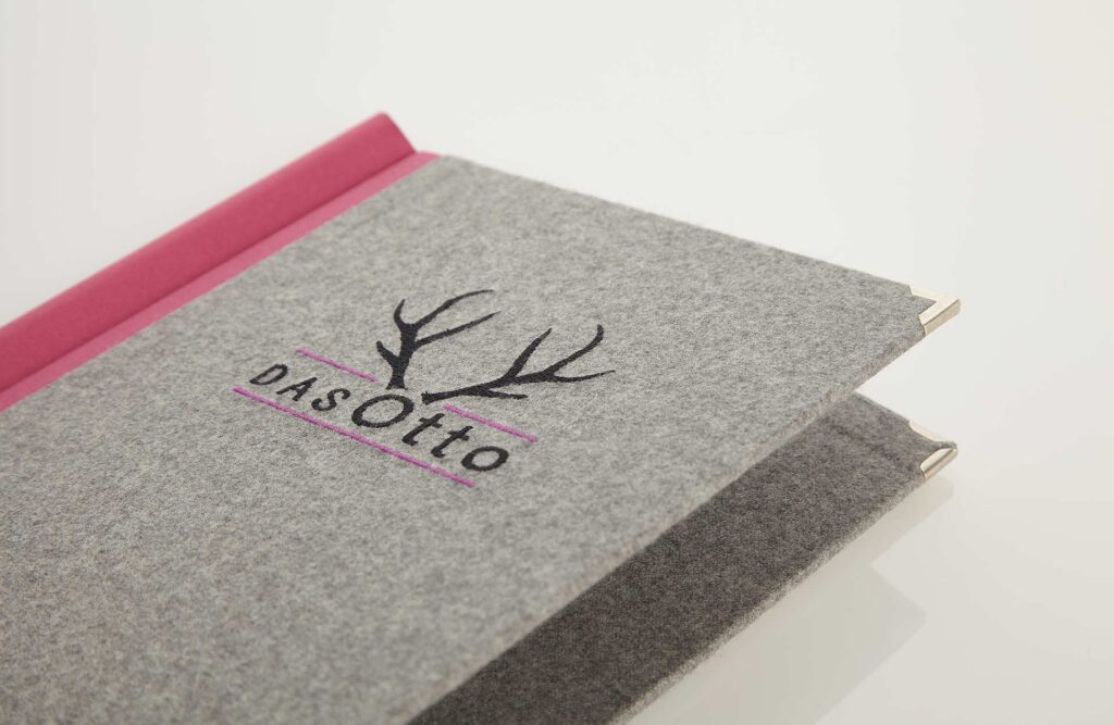 Speisekarte Modell Quickfix aus Loden mit Stick von Gastrotopcard