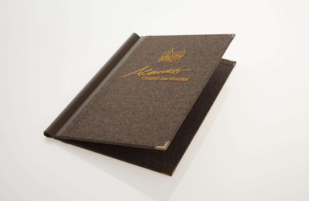 Speisekarte Modell Quickfix aus Loden mit Stick von Gastrotopcard