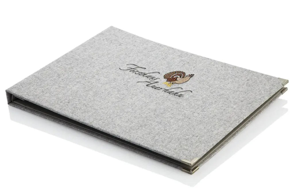 Gastrotopcard_Speisekarten_Finesso_Druckknopfleiste_Loden_MG_4452