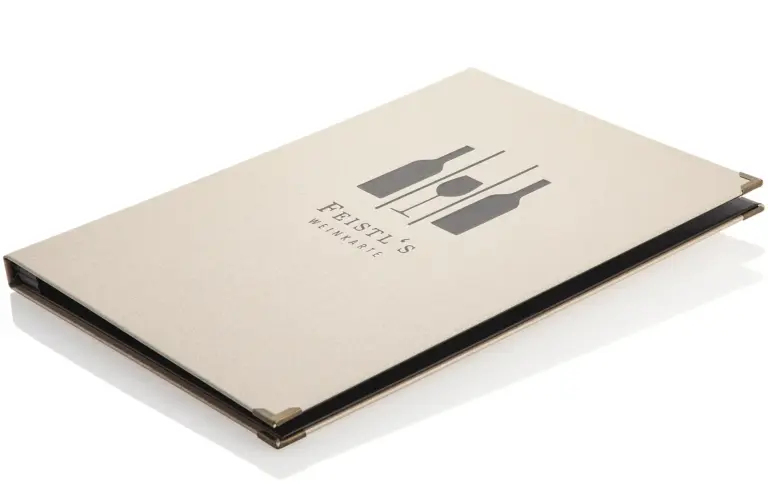 Speisekarte aus Buchleinen in beige