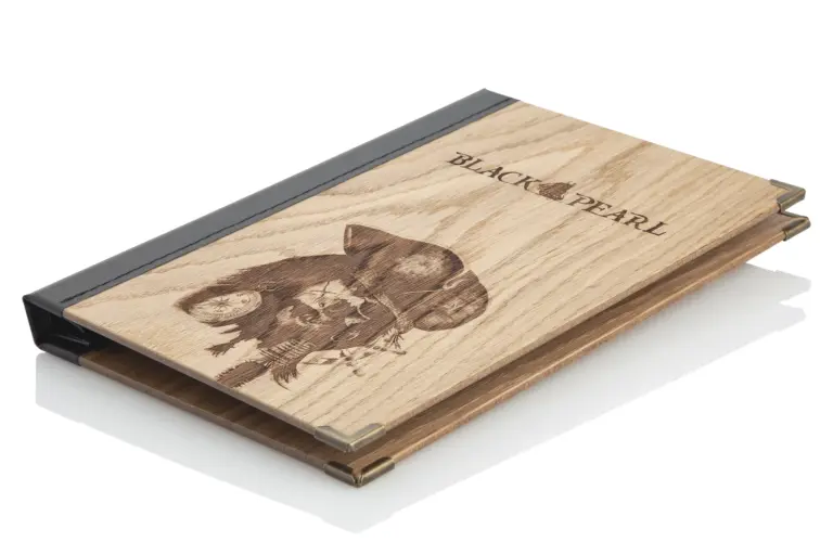 Holzspeisekarte mit Lasergravur