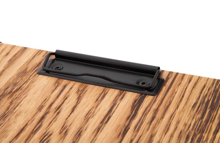 Menuoard aus Holz mit Klemme schwarzer Klemme