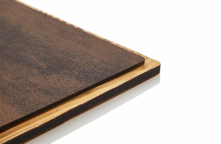 Gastrotopcard_Speisekarten_Menuboard_Woody_Ringmechanik_Echtledercover_MG_3200.jpg