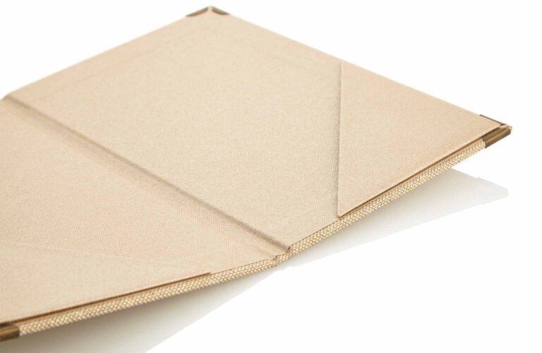 Rechnungsmappe in beige mit zwei Einschub-Dreiecken
