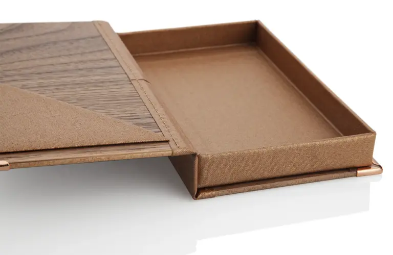 Rechnungsmappen-Modell Billbox aus Holz mit Box aus Leinen
