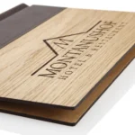 Menu en bois avec dos en cuir
