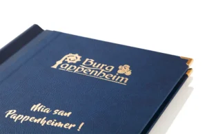 Speisekarten aus blauem Weichleder bei Gastrotopcard kaufen