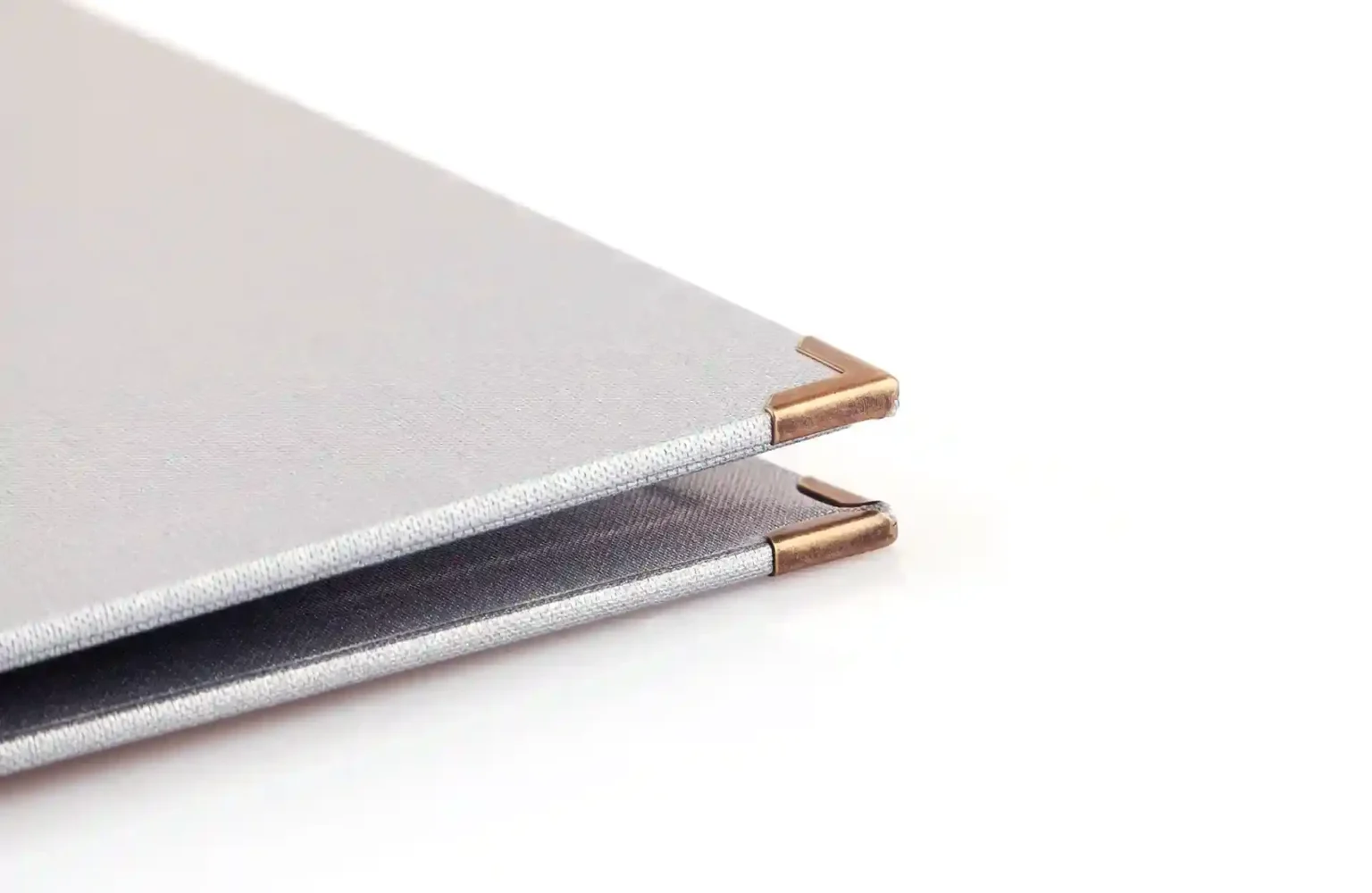 Speisekarten mit Schutzecken in gold bei Gastrotopcard kaufen