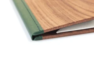 Rechnungsmappen aus Holz mit individuerllem Logo bei Gastrotopcard kaufen