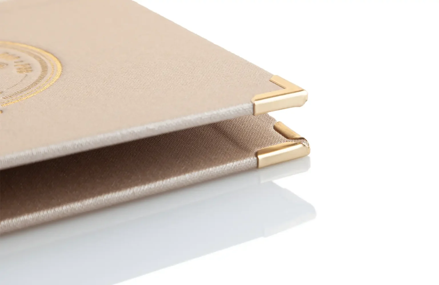 Speisekarten mit goldenen Details bei Gastrotopcard kaufen