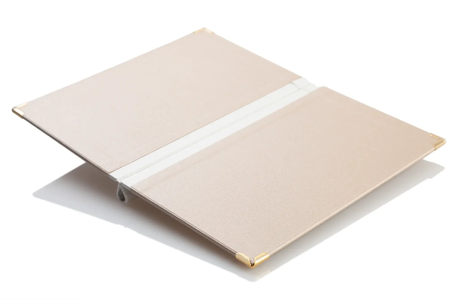 Speisekarten in beige aus Medici Buchbinderleinen bei Gastrotopcard kaufen