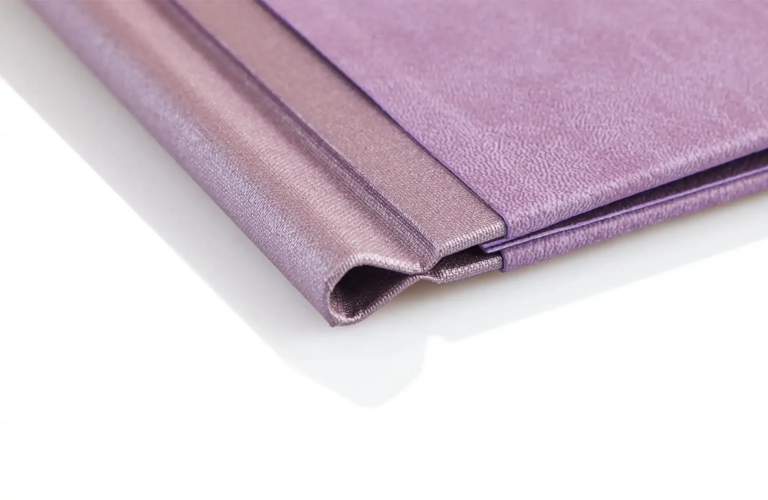 Speisekarten in quadratischem Format mit Klemmrücken in violett bei Gastrotopcard kaufen