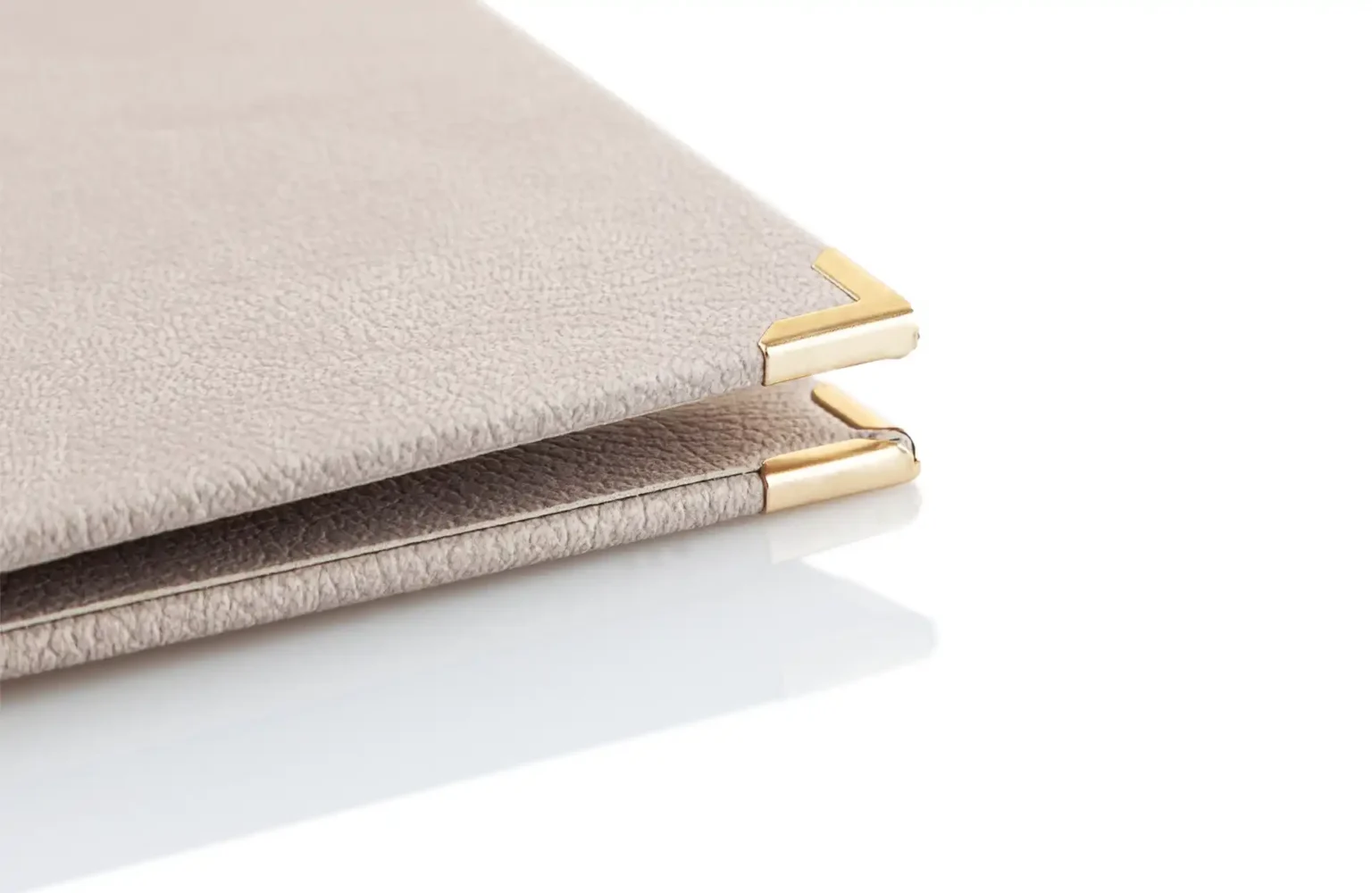 Speisekarten aus Leder mit Schutzecken in gold bei Gastrotopcard kaufen