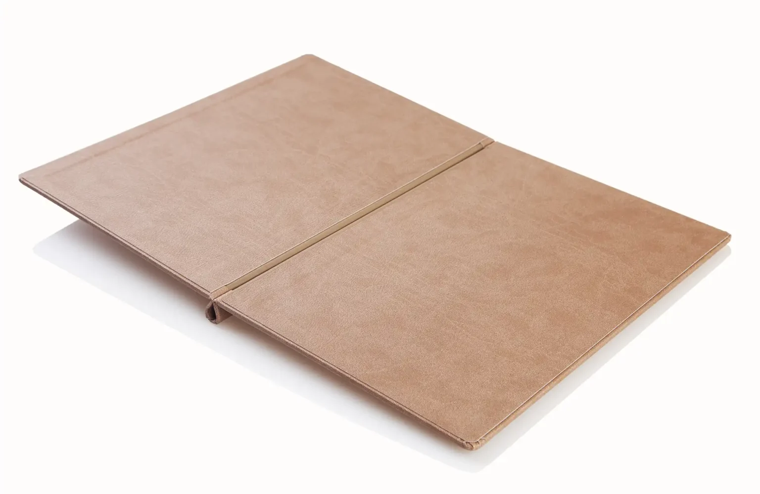 Speisekarte in braun aus Leder mit Prägung bei Gastrotopcard kaufen