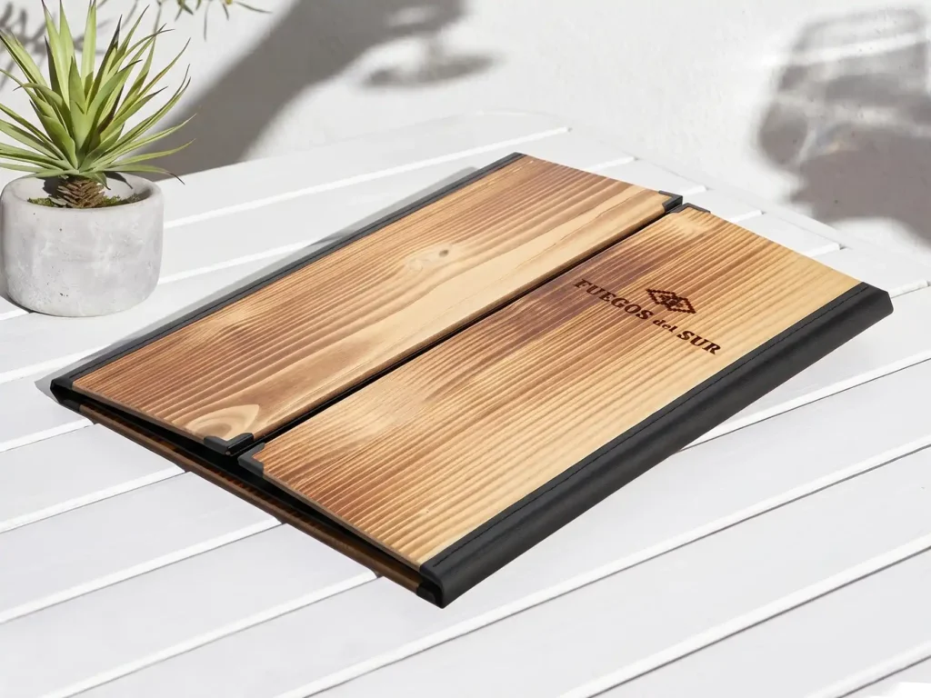 Speisekarten mit Altarfalz aus Holz bei Gastrotopcard kaufen