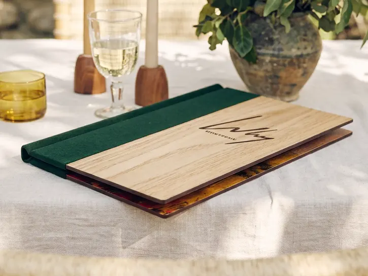 Speisekartenb mit extra breitem Rücken aus Loden in grün bei Gastrotopcard kaufen